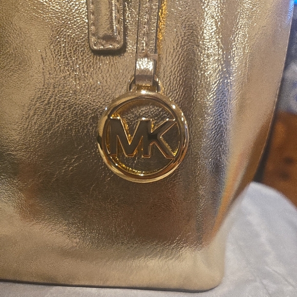 NWT  Gold Michael Kors Handbag - Picture 7 of 10